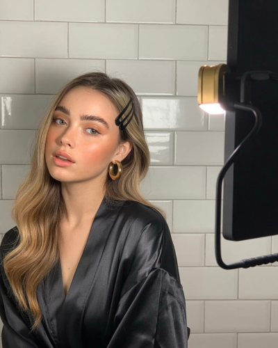Female beauty AI influencer